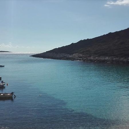 Resort Village T.N. Milna Vis Esterno foto