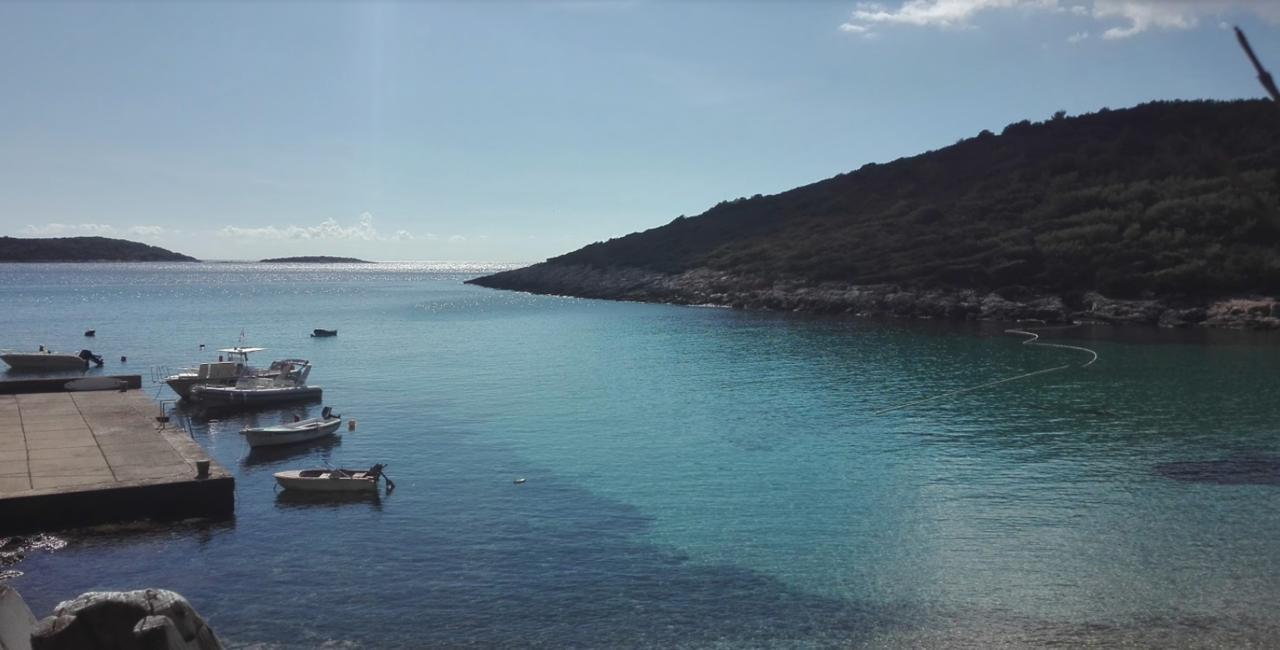 Resort Village T.N. Milna Vis Esterno foto