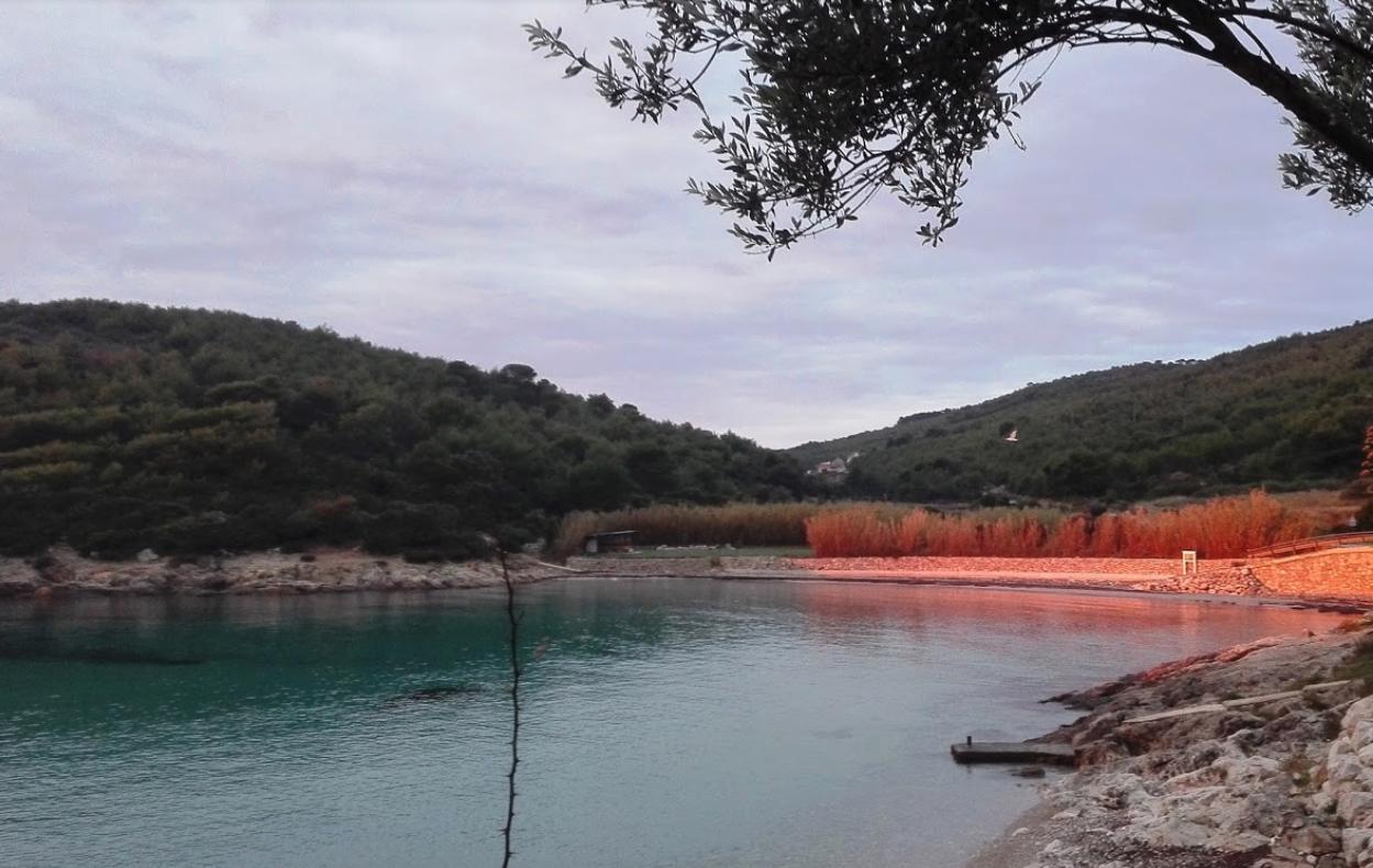 Resort Village T.N. Milna Vis Esterno foto