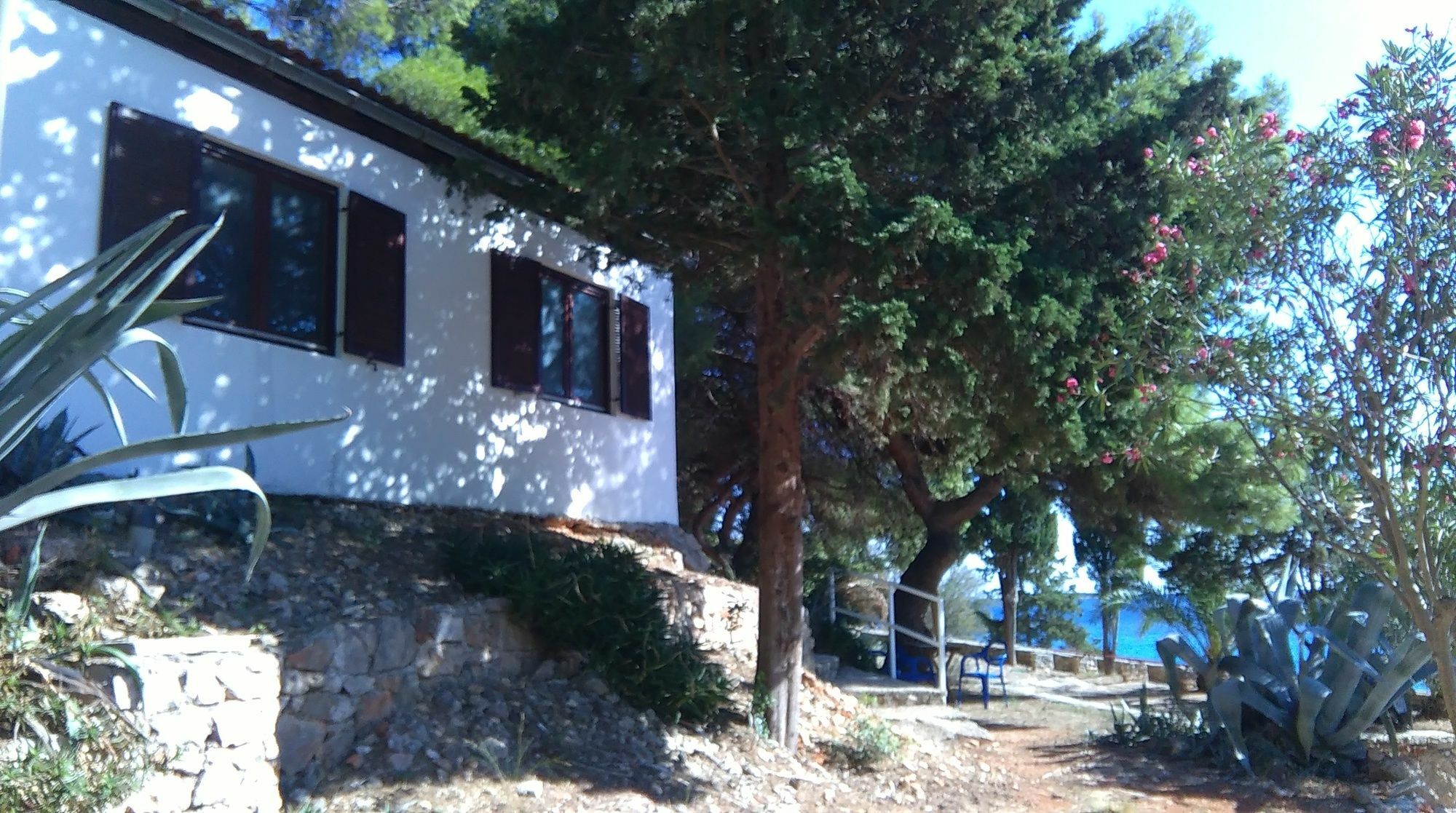 Resort Village T.N. Milna Vis Esterno foto